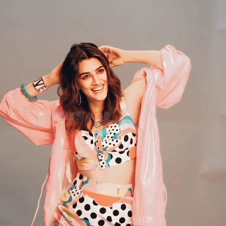 Mimi Movie Actress Kriti Sanon Photos