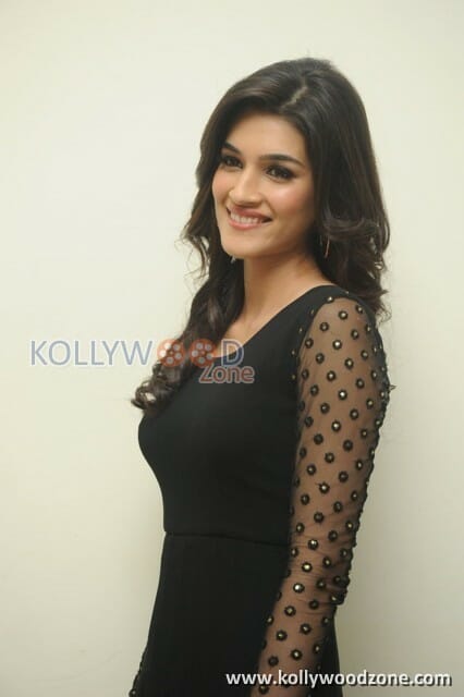 Model Actress Kriti Sanon Photos