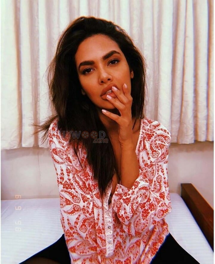 Model Esha Gupta Pics