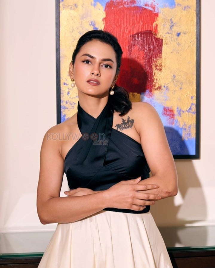 Modern Beauty Shraddha Srinath in a Black Halter Neck Dress Pictures 07