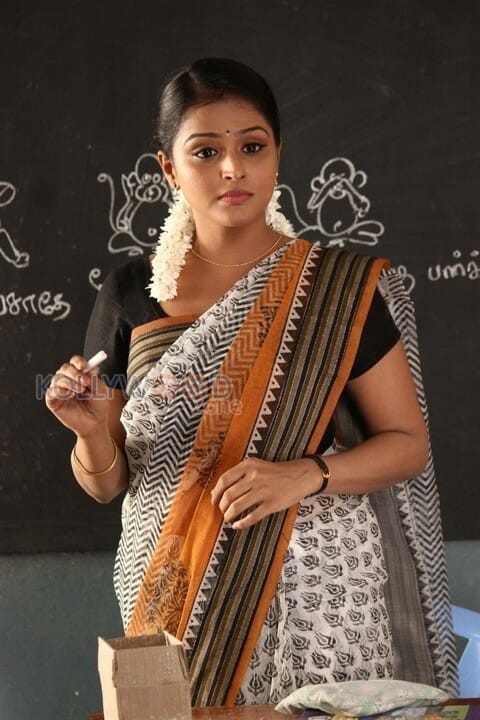 Naalu Polisum Nalla Irundha Oorum Heroine Remya Nambeesan Photos