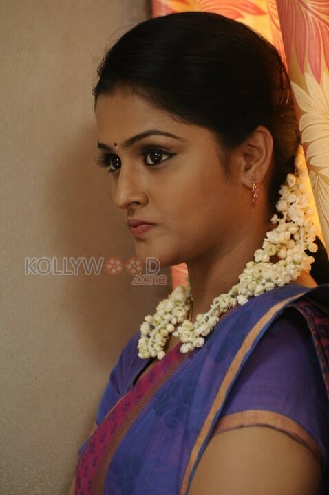 Nallu Polisum Nalla Irundha Oorum Movie Heroine Remya Nambeesan Photos