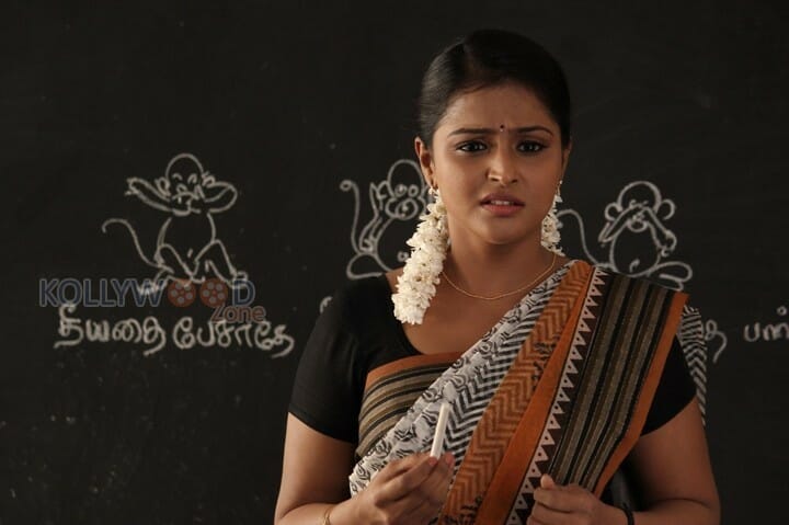 Nallu Polisum Nalla Irundha Oorum Movie Heroine Remya Nambeesan Photos