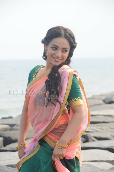 Nee Naan Naam Movie Heroine Nithya Menen Pictures