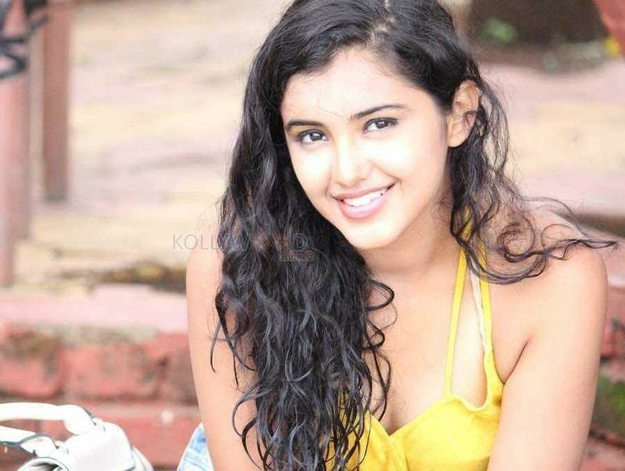 Nela Ticket Movie Heroine Malavika Sharma Photos