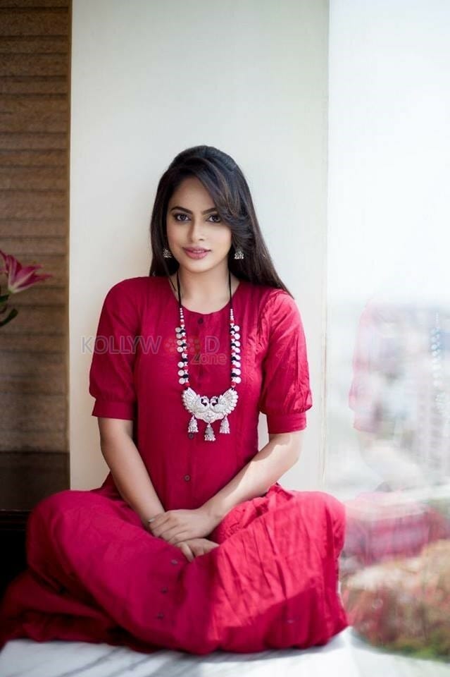 Nenjam Marappathillai Heroine Nandita Swetha Photoshoot Pictures