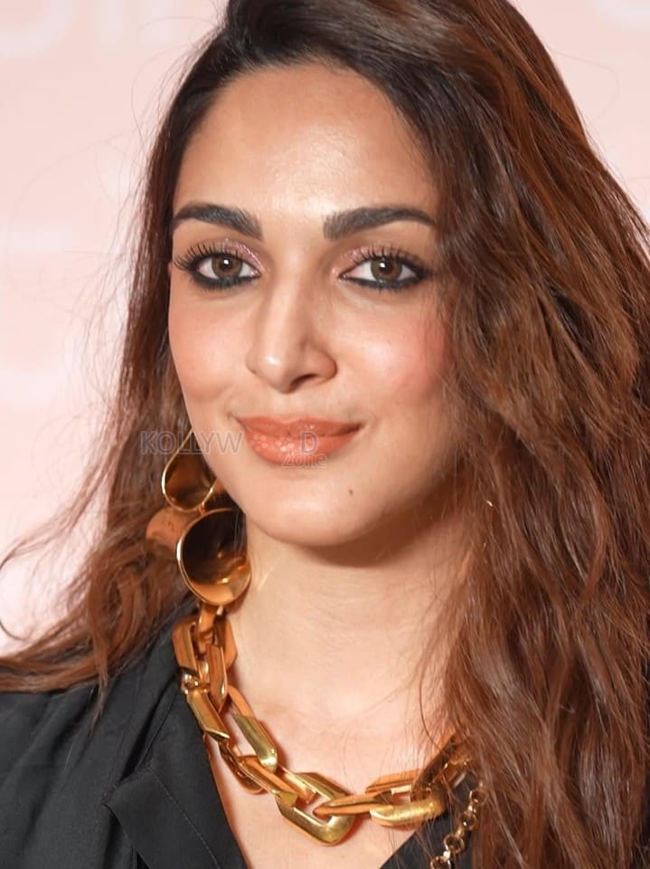 New Mommy Kiara Advani Radiant Photos 04
