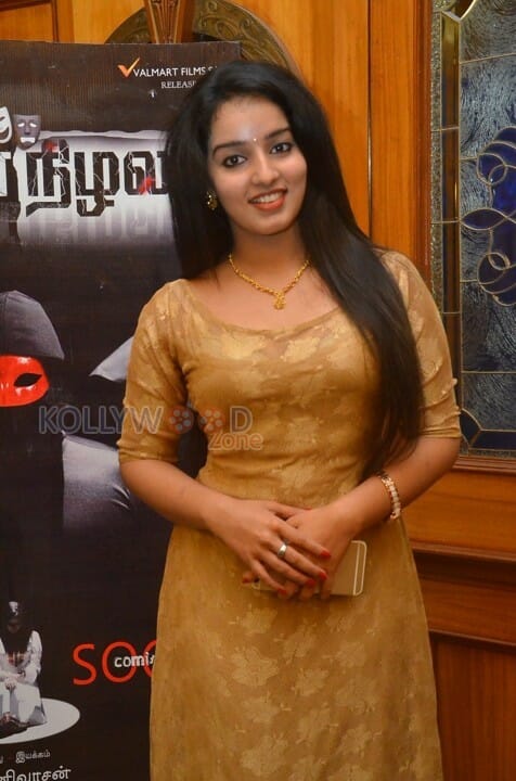 Nijama Nizhala Heroine Malavika Menon Photos