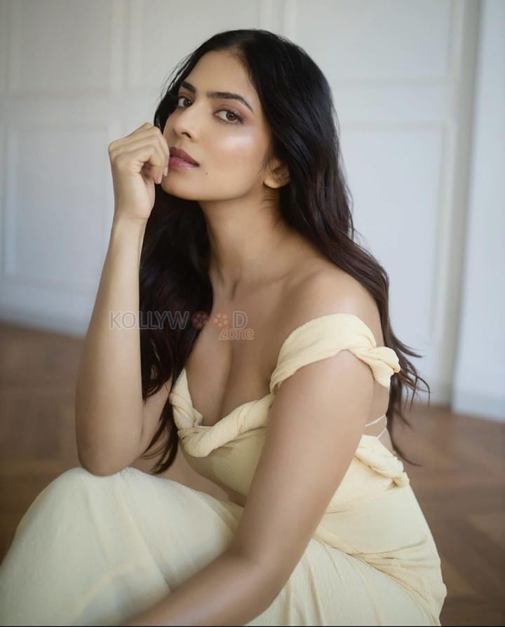 Passionate Malavika Mohanan in a Yellow Bodycon Dress Photos 08