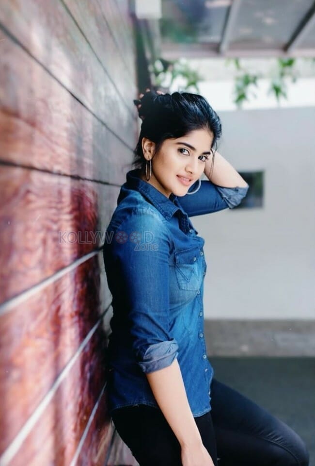 Petite Megha Akash Photoshoot Images