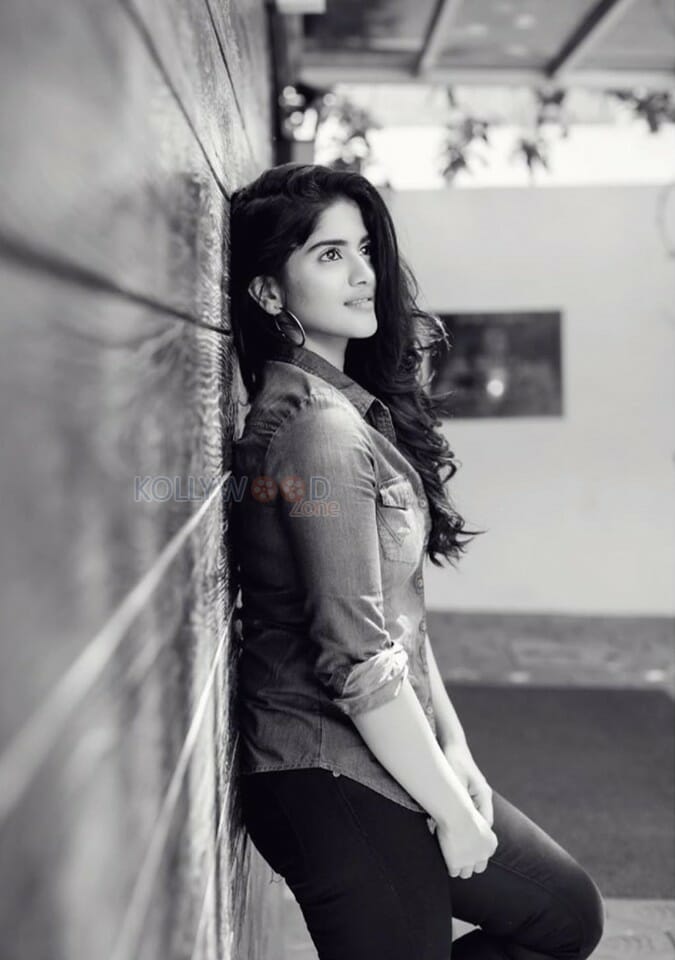 Petite Megha Akash Photoshoot Images