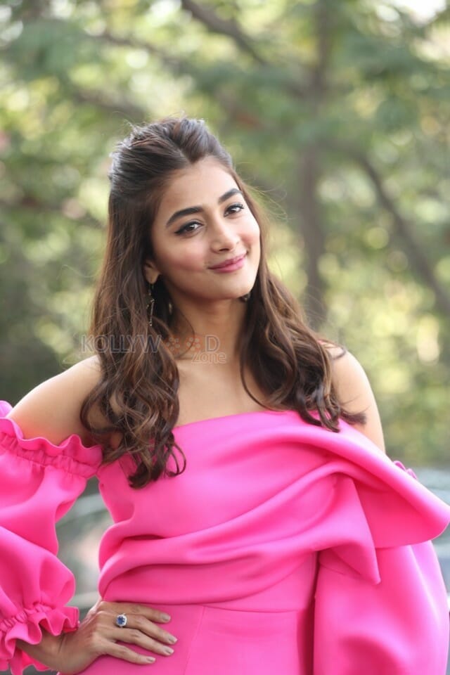 Pooja Hegde At Ala Vaikunthapurramuloo Thanks Meet Pictures