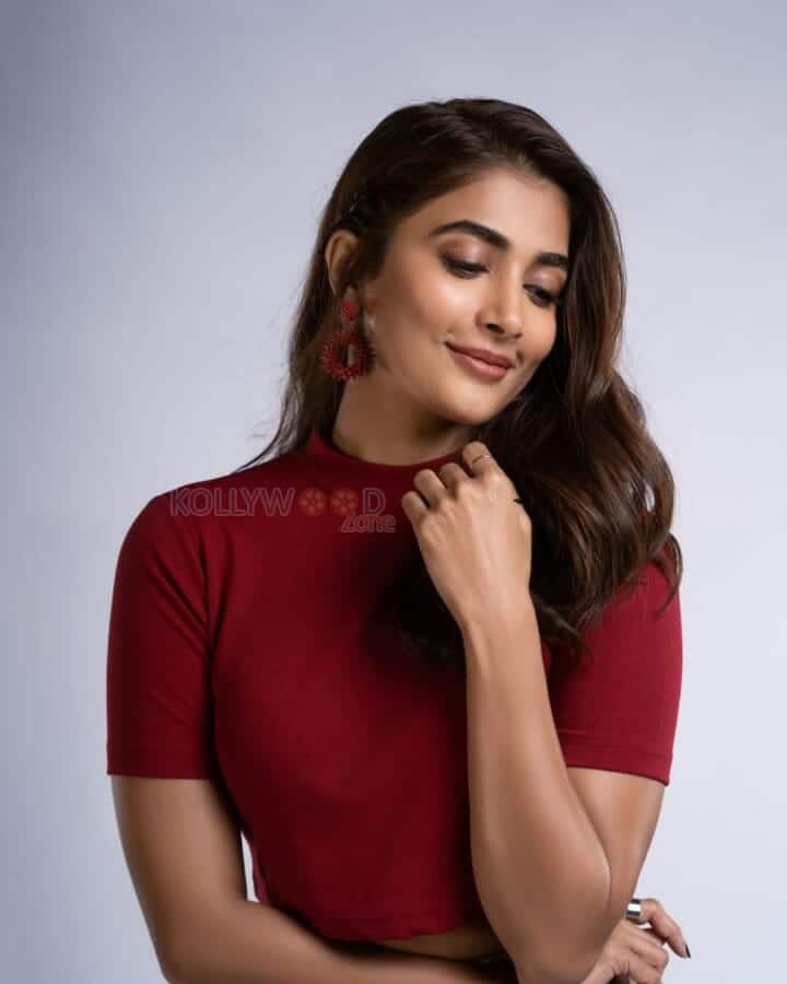 Pooja Hegde Cute Photo 01