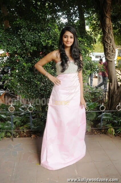 Pooja Hegde Mugamoodi Launch Photos