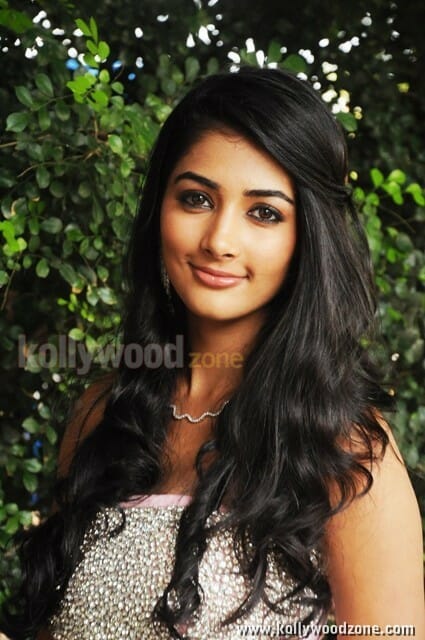 Pooja Hegde Mugamoodi Launch Photos