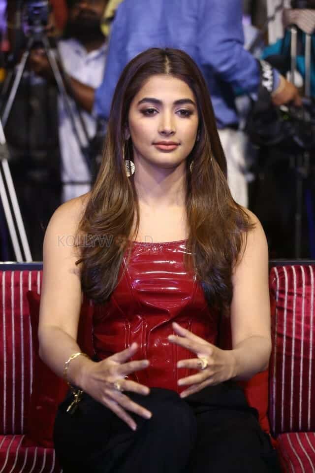 Pooja Hegde at Beast Movie Press Meet Pictures 05