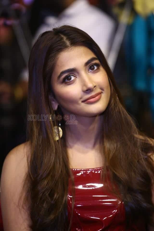 Pooja Hegde at Beast Movie Press Meet Pictures 10