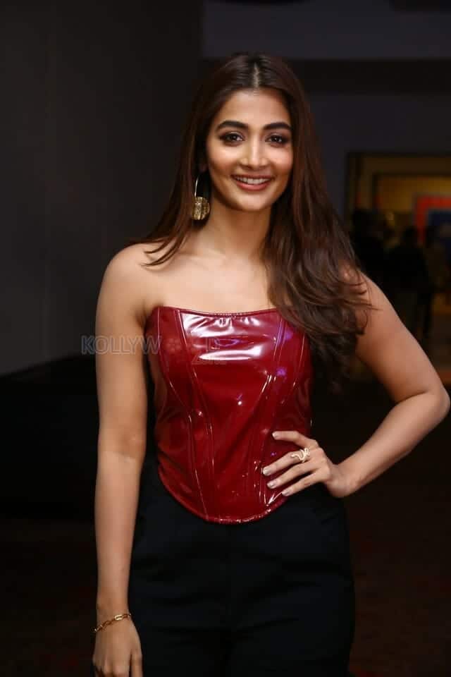 Pooja Hegde at Beast Movie Press Meet Pictures 21