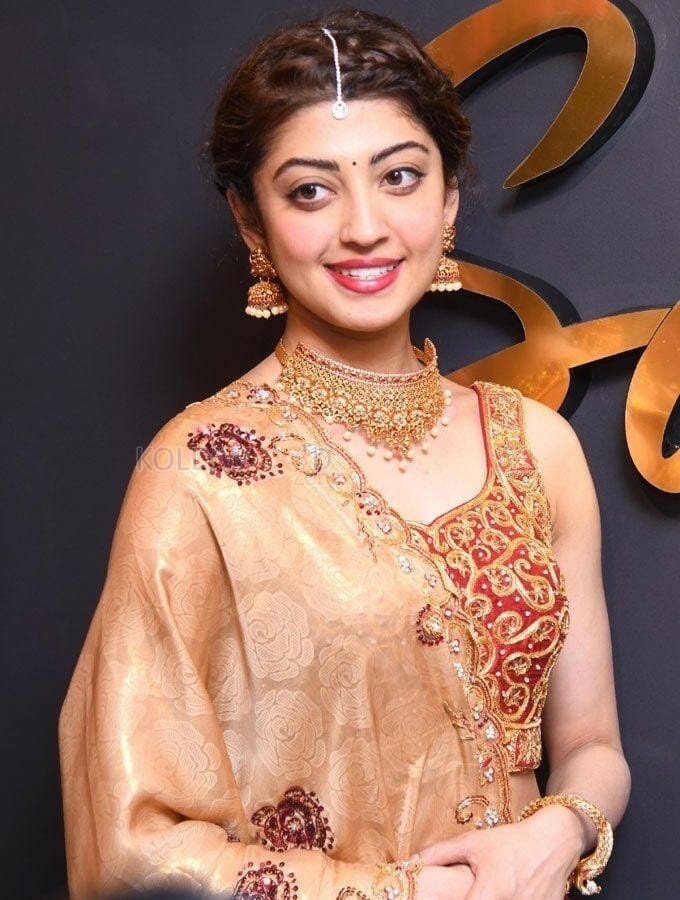 Pranitha Subhash At Face To Face Traditional Studio Launch Photos