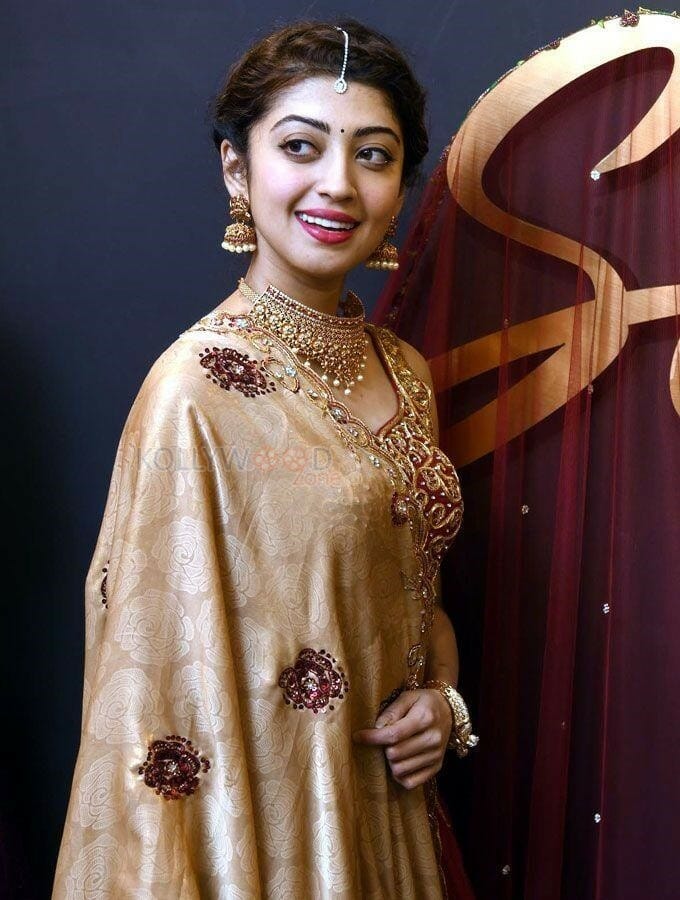 Pranitha Subhash At Face To Face Traditional Studio Launch Photos