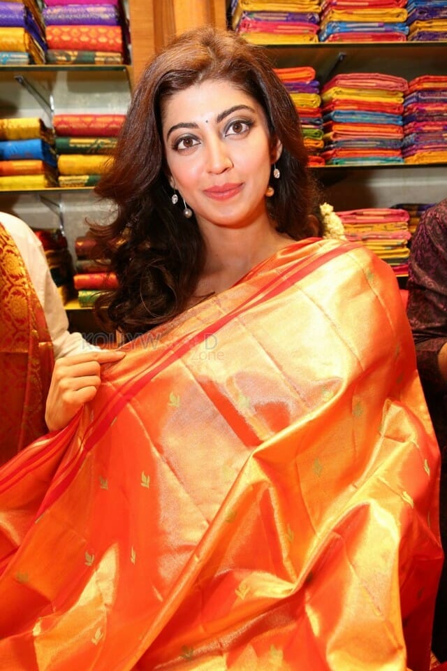 Pranitha Subhash Inaugurates Videms Silks Showroom At Vanasthalipuram Photos