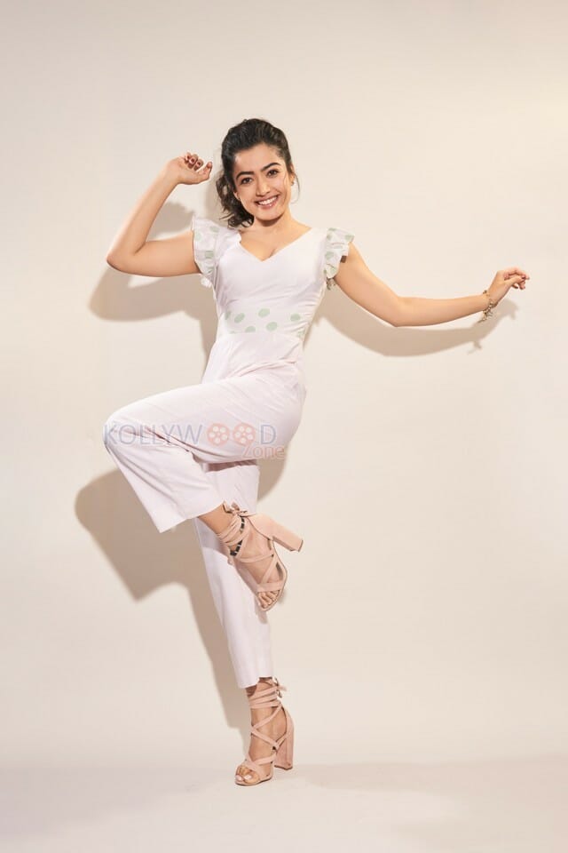 Pretty Actress Rashmika Mandanna Latest Photos