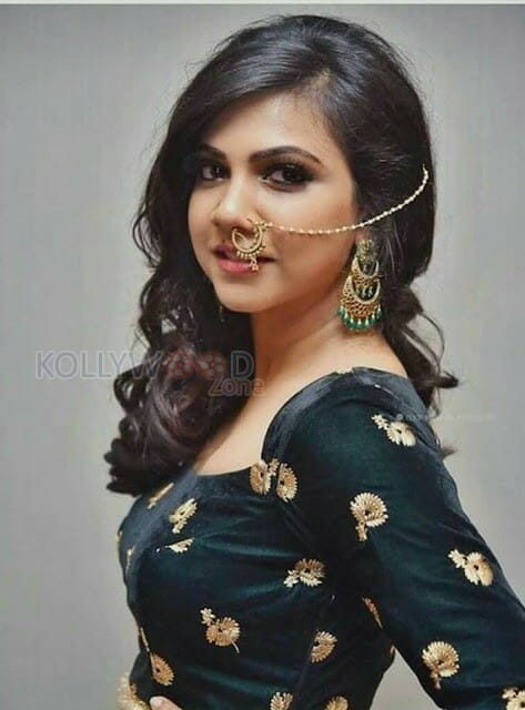 Pretty Damsel Madonna Sebastian Photos