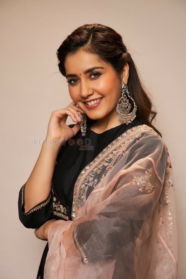 Pretty Raashi Khanna Pictures