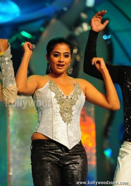 Priyamani Dancing At Lux Cine Awards