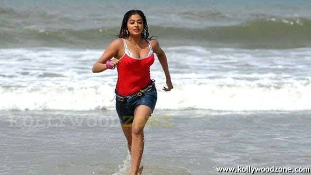 Priyamani Hot Cleavage Pictures