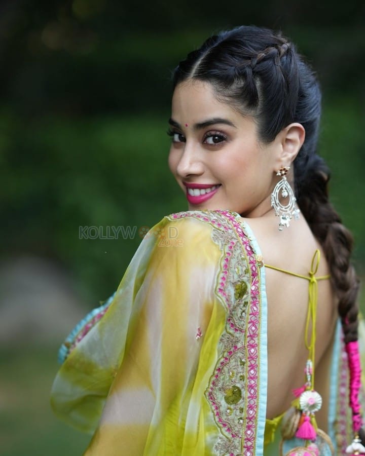 Punjabi Babe Janhvi Kapoor in a Pink and Yellow Patiala Suit Photos 02