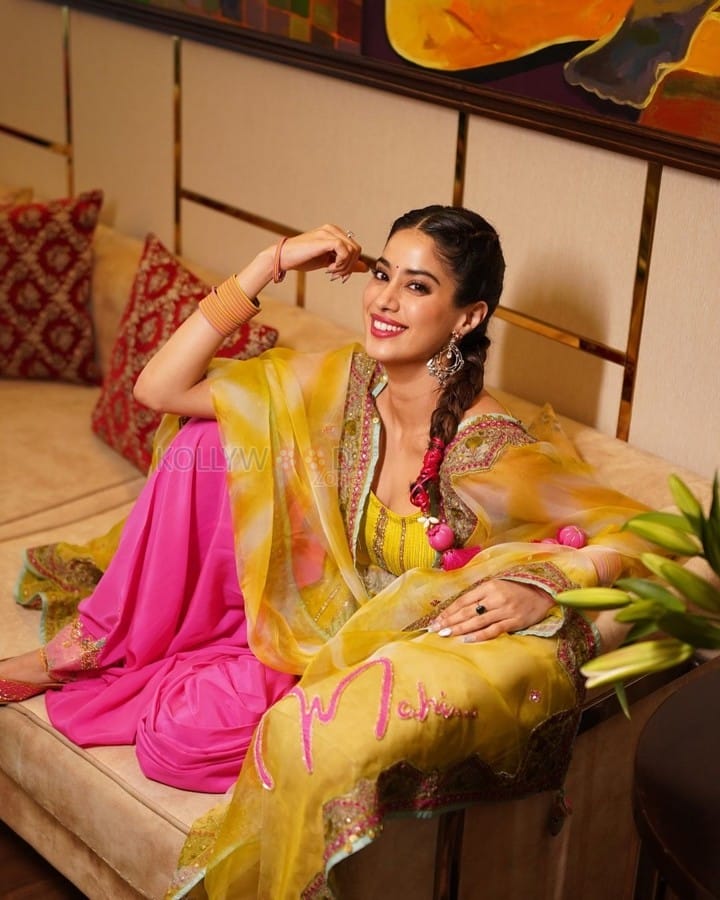 Punjabi Babe Janhvi Kapoor in a Pink and Yellow Patiala Suit Photos 04