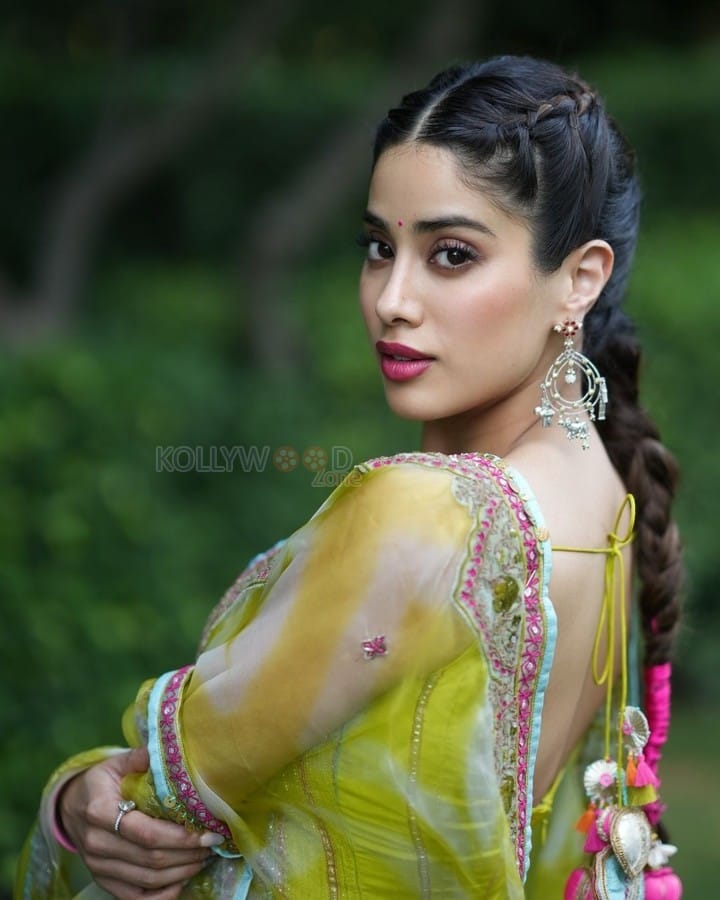 Punjabi Babe Janhvi Kapoor in a Pink and Yellow Patiala Suit Photos 05