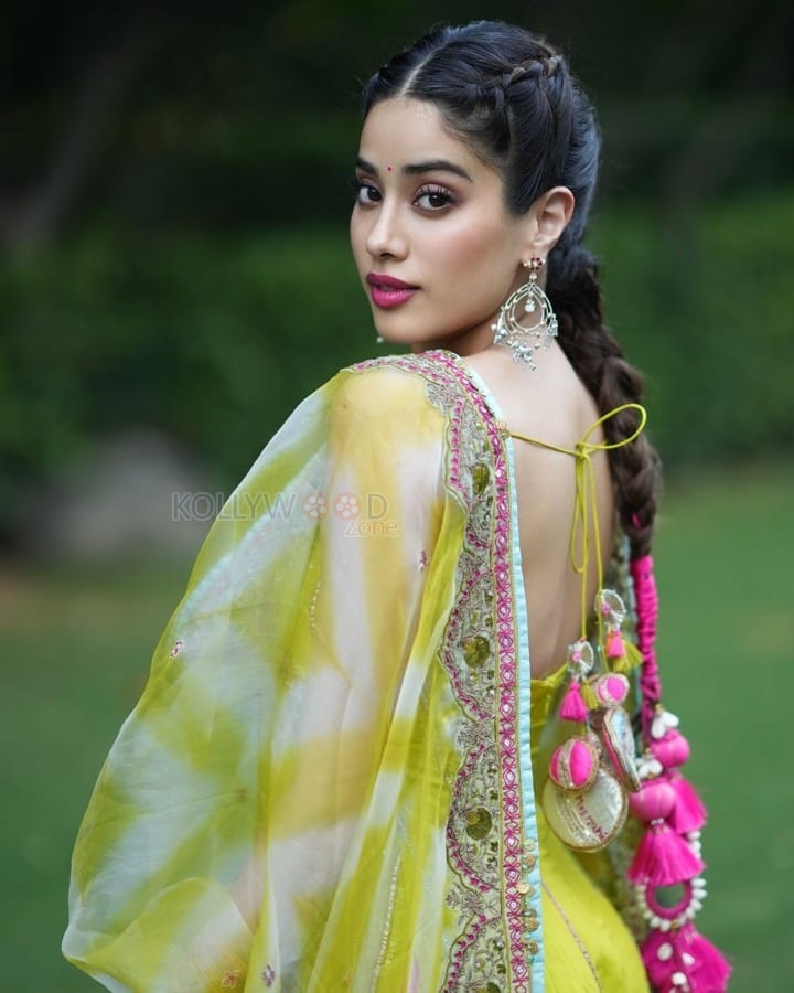 Punjabi Babe Janhvi Kapoor in a Pink and Yellow Patiala Suit Photos 06