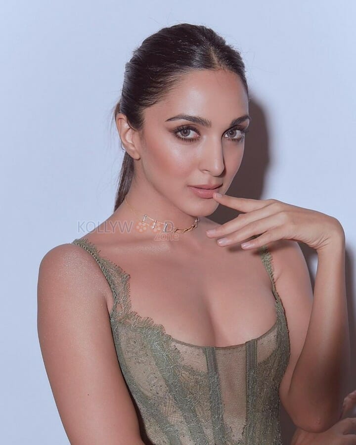 RC15 Heroine Kiara Advani Pictures 07