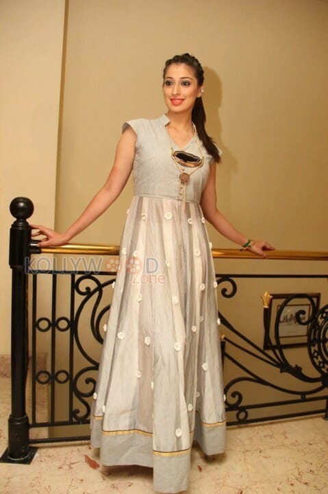 Raai Laxmi At Oru Ticketla Rendu Cinema Press Meet Pictures