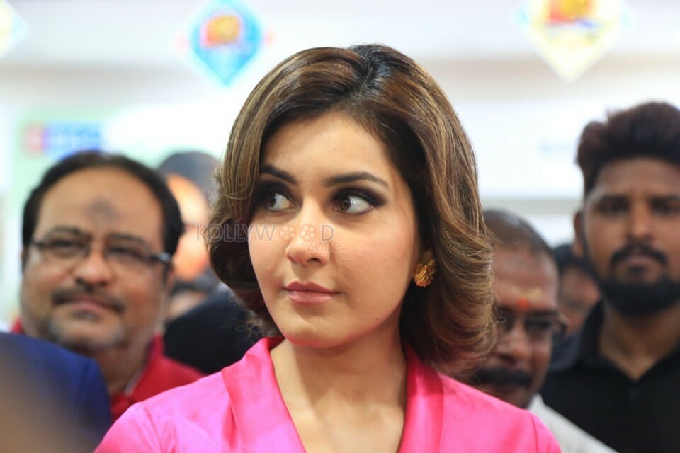 Raashi Khanna At Big C Th Store Launch At Vizag Photos