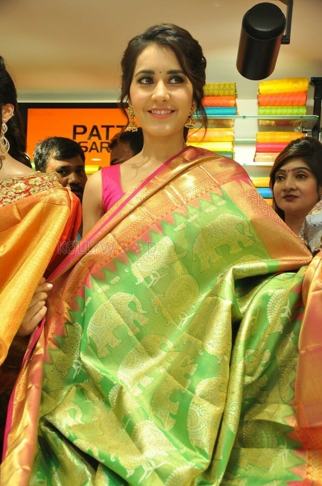 Raashi Khanna At The Launch Of Klm Fashion Mall Photos