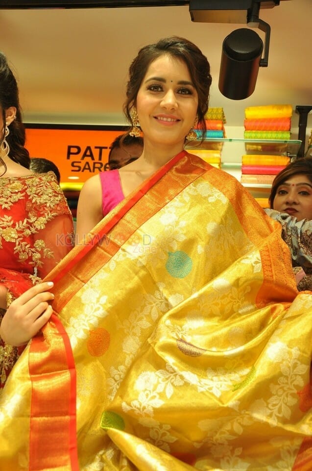 Raashi Khanna At The Launch Of Klm Fashion Mall Photos