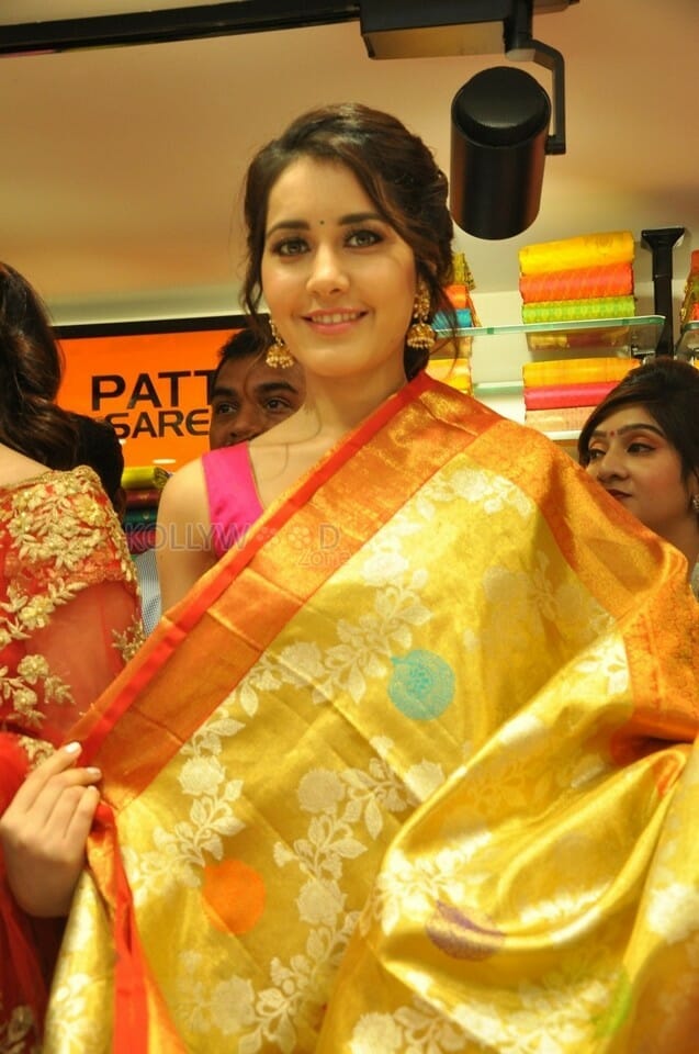 Raashi Khanna At The Launch Of Klm Fashion Mall Photos