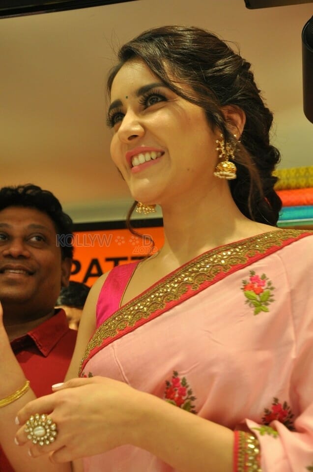 Raashi Khanna At The Launch Of Klm Fashion Mall Photos