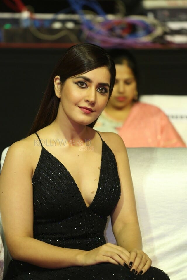 Raashi Khanna At Venky Mama Musical Night Photos