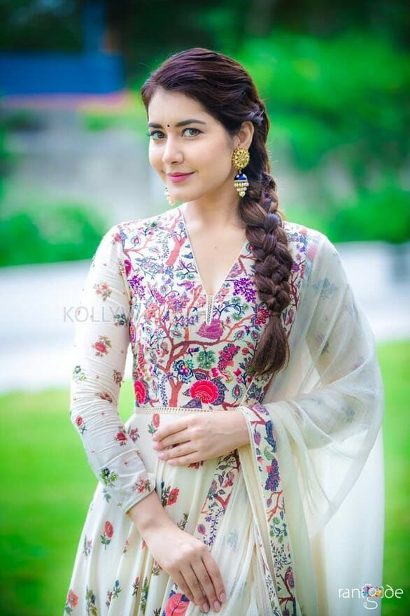 Raashi Khanna Beautiful Photoshoot Pictures