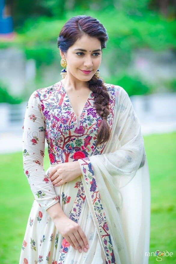 Raashi Khanna Beautiful Photoshoot Pictures