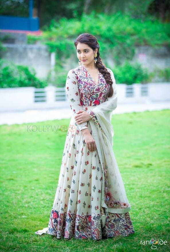 Raashi Khanna Beautiful Photoshoot Pictures