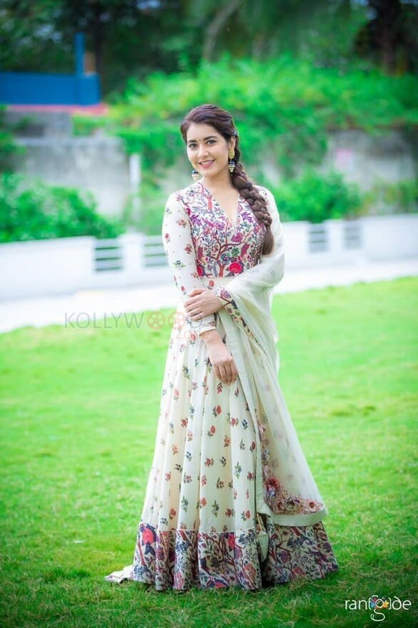 Raashi Khanna Beautiful Photoshoot Pictures