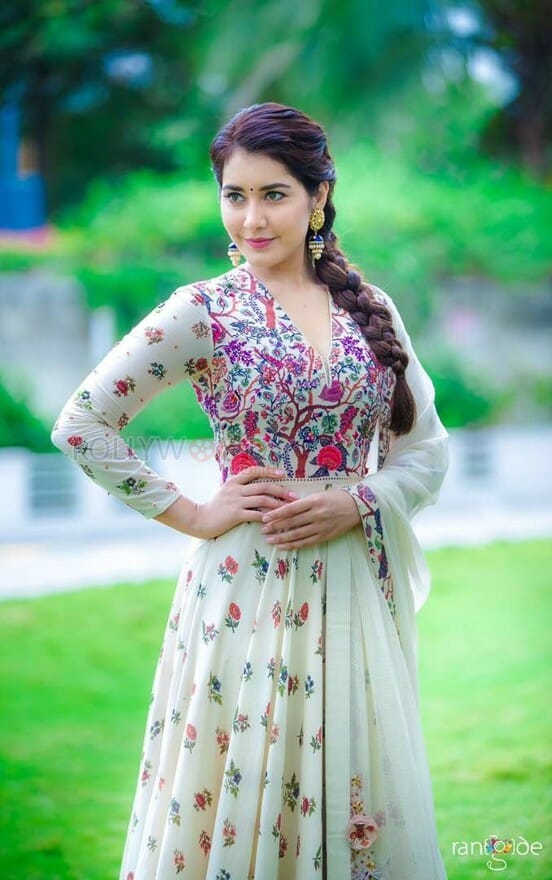 Raashi Khanna Beautiful Photoshoot Pictures