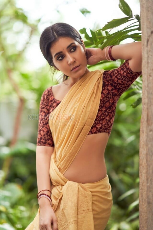 Raashi Khanna Glamourous Pictures