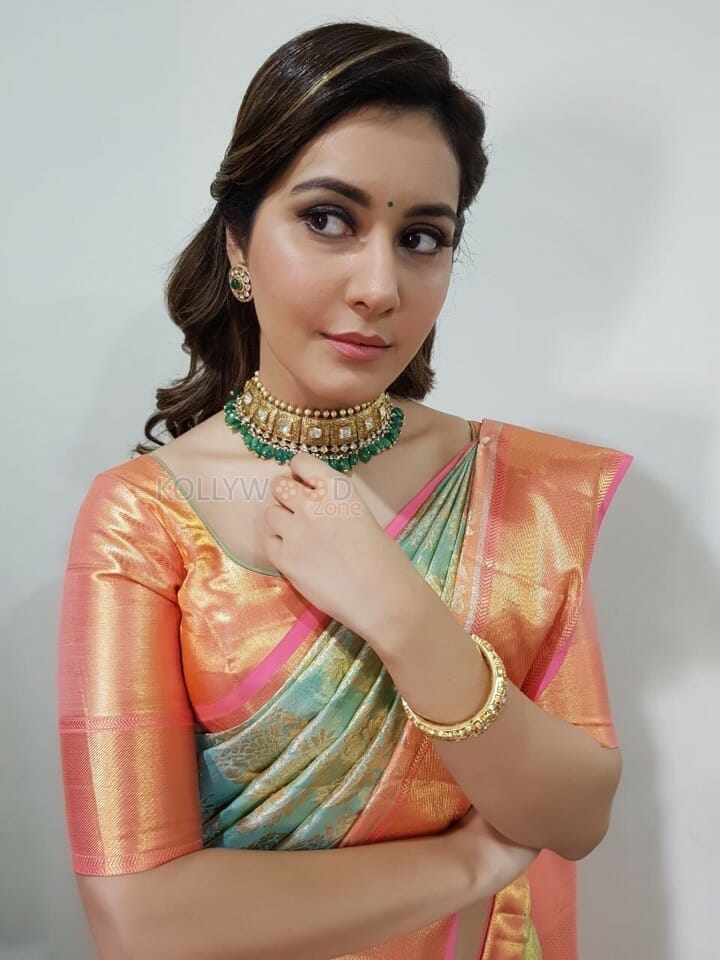 Raashi Khanna Saree Photos