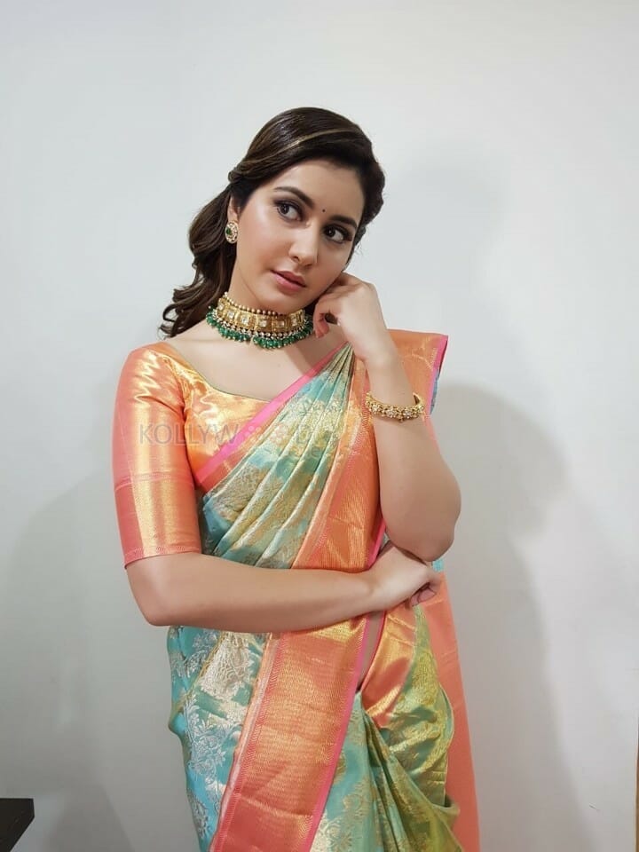 Raashi Khanna Saree Photos